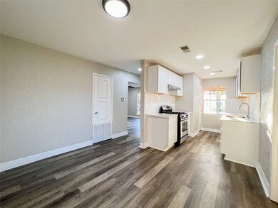 4318 Debbie Ln, Alvin, TX 77511 - photo 7