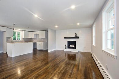 001-photo-living-room-7381827