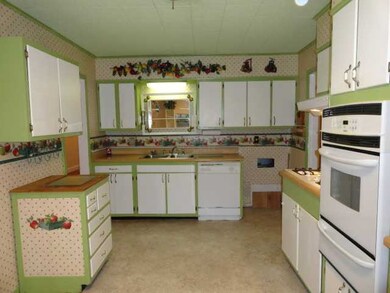 Updated eat-in-kitchen with a dishwasher, like new