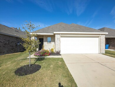 1604 Luke St, Ennis, TX 75119 - photo 2