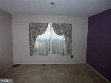 452 Dorchester Ln, Perkasie, PA 18944 - photo 4