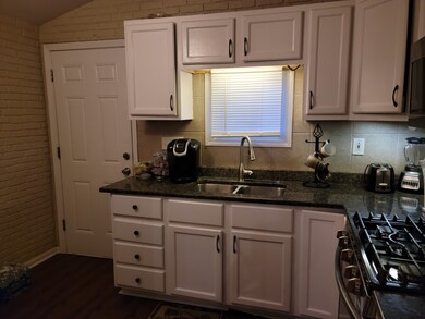 520 Apache Ave, Carpentersville, IL 60110 - photo 7