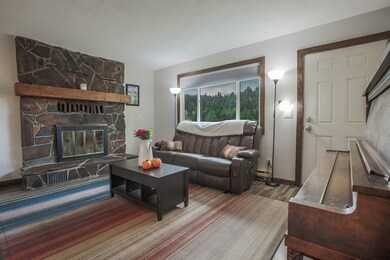 Living Room & Front Entry