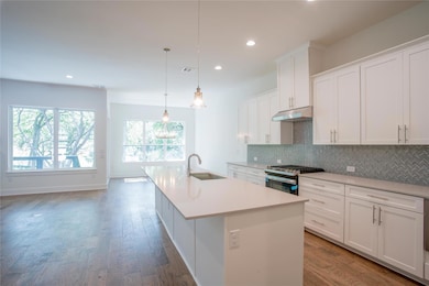 Kitchen featuring tasteful backsplash, a sink, st