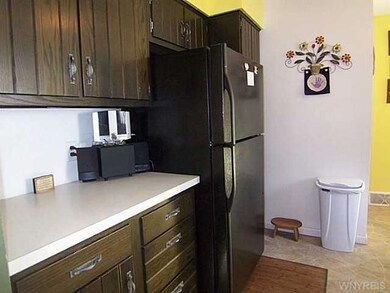 Kitchen. VIEW OF THE KITCHEN AREA WITH ADDITIONAL 