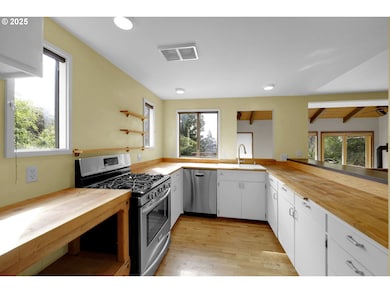 2440 Oak Grove Dr, Eugene, OR 97403 - photo 5