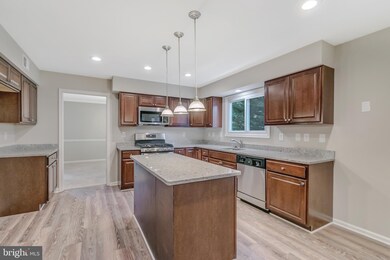 15105 Jennings Ln, Bowie, MD 20721 - photo 2