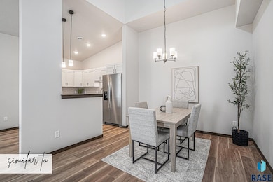 3400 S Jerome Place, Sioux Falls, SD 57106 - photo 2