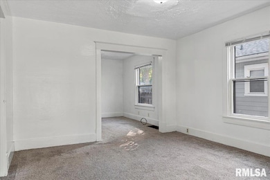 2516 S 10th St, Springfield, IL 62703 - photo 4