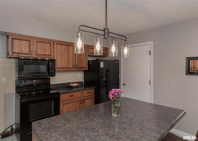 4126 Warren St, Davenport, IA 52806 - photo 6