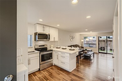 13700 37th Ave S unit D-48, Tukwila, WA 98168 - photo 6