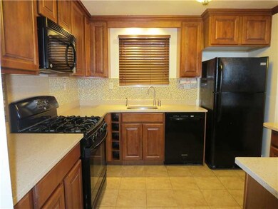 Kitchen. Ceramic tile floor & ceramic tile backspl