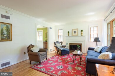 6905 Clemson Dr, Alexandria, VA 22307 - photo 3