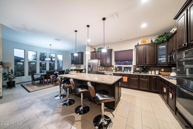 Kitchen & Dining