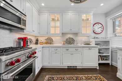 Town & Country Condos unit A52, Greenwich, CT 06830 - photo 2