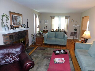 5 Windsor Dr, Schenectady, NY 12302 - photo 2