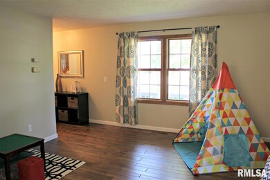 5320 N Castleberry Dr, Peoria, IL 61615 - photo 6