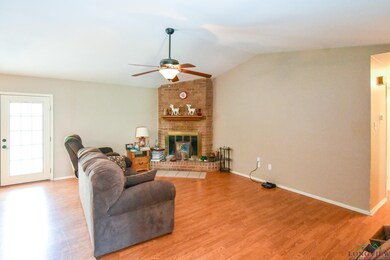 3501 Larkspur Ln, Kilgore, TX 75662 - photo 2