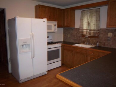 8528 Bumble Bee Way, Tobyhanna, PA 18466 - photo 6