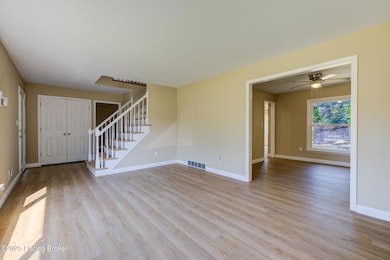 8201 Huntsman Trail, Louisville, KY 40291 - photo 6