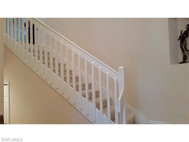 Staircase w/Niche