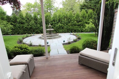 Deck to fountain