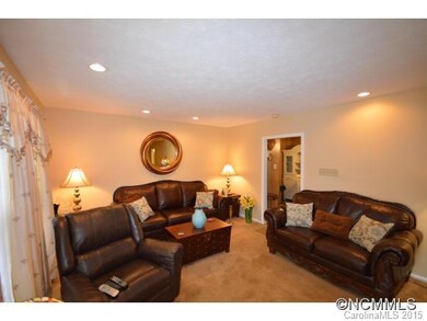 Comfortabe Living Room