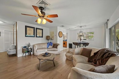 404 Pine Tree Ct unit 6, Lake Worth, FL 33462 - photo 4