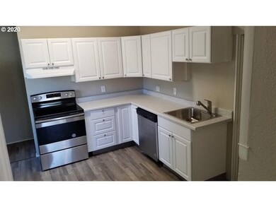 416 SW Hailey Ave, Pendleton, OR 97801 - photo 3