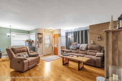 2311 Chatham Rd, Lansing, MI 48910 - photo 4