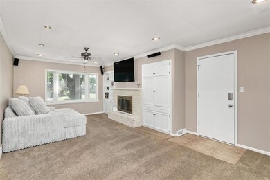 636 47th St, West Des Moines, IA 50265 - photo 4