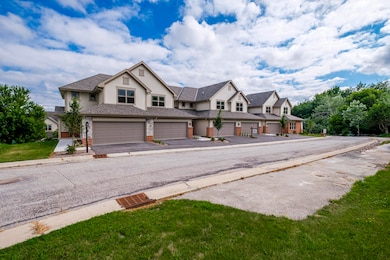 165 Aerie Cir unit 102, Brookfield, WI 53045 - photo 3