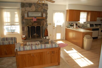 801 Waxwing Ct, Hawley, PA 18428 - photo 4