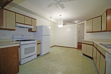 1705 Chesapeake Ln unit 7, Schaumburg, IL 60193 - photo 6