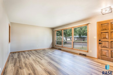 4709 W 38th St, Sioux Falls, SD 57106 - photo 6