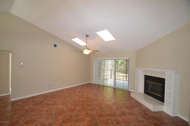 8045 Dickie Dr, Jacksonville, FL 32216 - photo 5