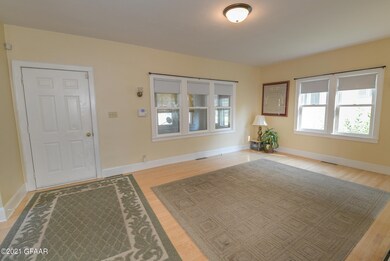 806 S 10th St, Grand Forks, ND 58201 - photo 5