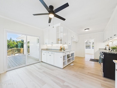 CAM03843G0-PR0120-STILL017