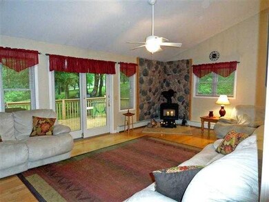 Great Room spacious great room w/hardwood floors, 
