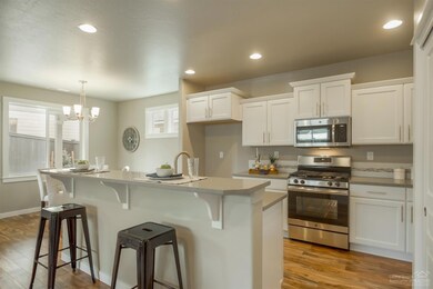 1831 NE Kristi Ct, Bend, OR 97701 - photo 2