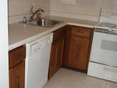 31 Lodgen Ct unit 3B, Malden, MA 02148 - photo 7