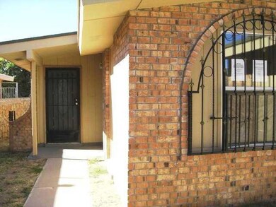 1070 Green Lilac Cir, El Paso, TX 79915 - photo 2