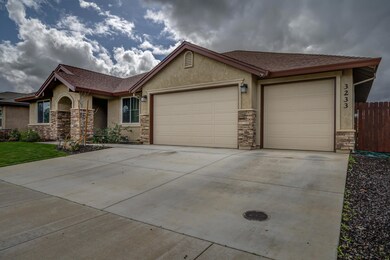 3233LemurianRoad_037