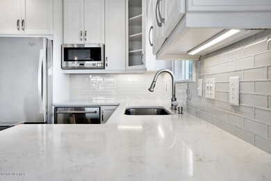 208KingsLandingCourt-07