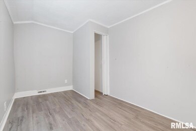 1011 E Locust St unit 1, Davenport, IA 52803 - photo 7