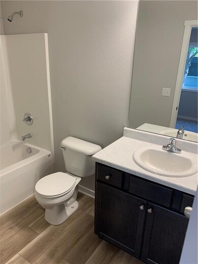 1539 E Bell Ave, Des Moines, IA 50320 - photo 6