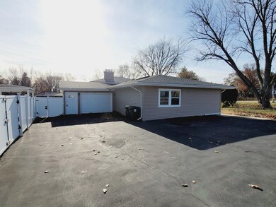 10S231 Plainfield-Naperville Rd, Naperville, IL 60564 - photo 3