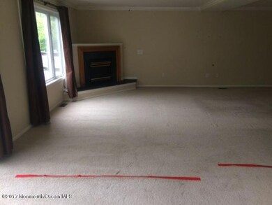 351-571918 livingroom (5)