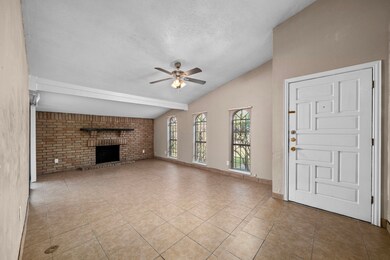 5631 W Ridgecreek Cir, Houston, TX 77053 - photo 4