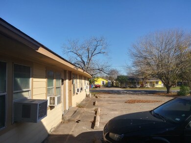 1026 Kansas St, Rosenberg, TX 77471 - photo 2
